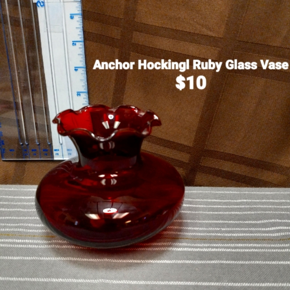 ANCHORE HOCKING VINTAGE RUBY BLOWN GLASS VASE
